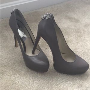 Grey Michael  Kors  pump